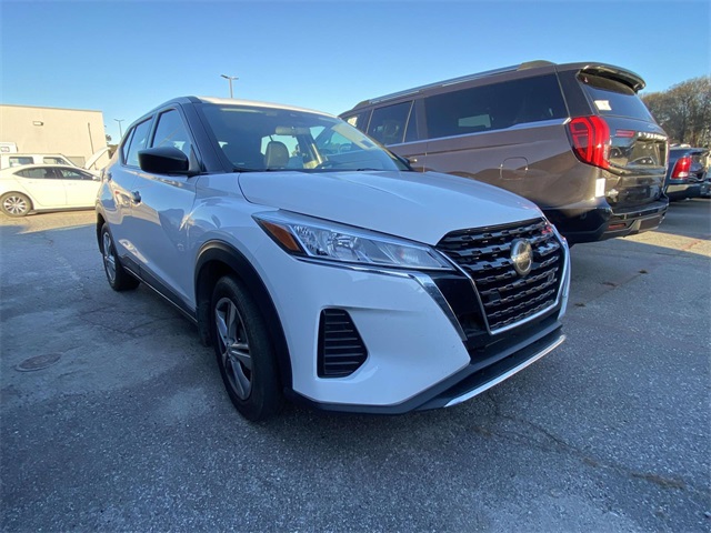 2021 Nissan Kicks S's photo