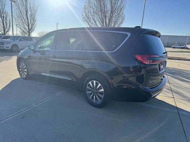 2024 Chrysler Pacifica Hybrid photo 4