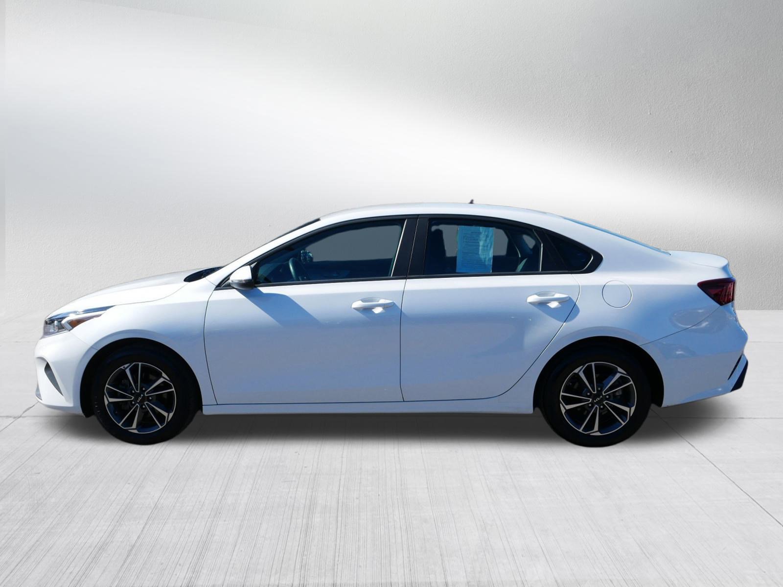2024 Kia Forte LXS photo 4