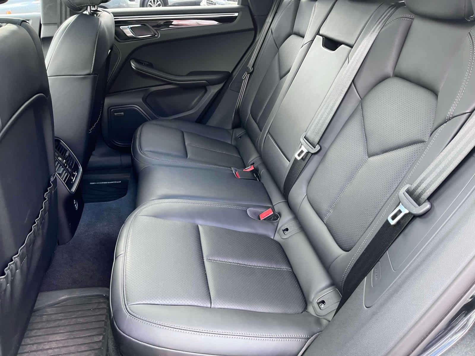 2024 Porsche Macan Base photo 14