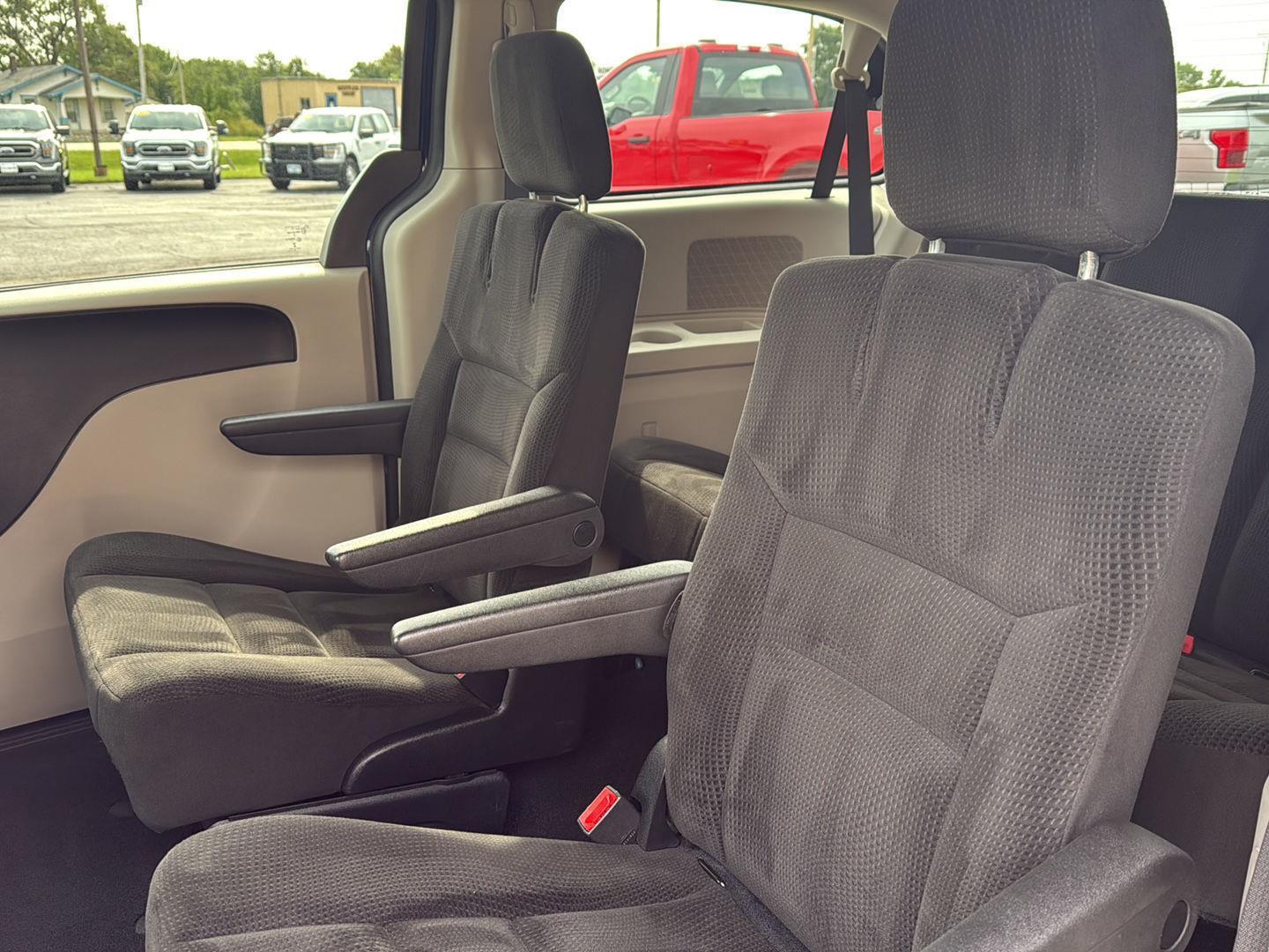 2016 Dodge Grand Caravan SE photo 8