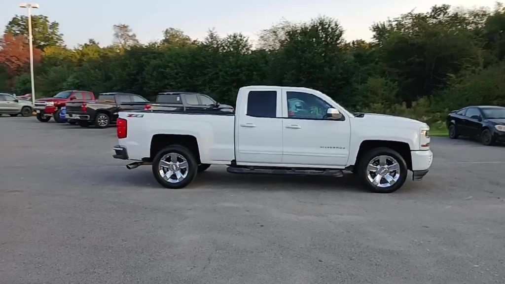 2018 Chevrolet Silverado 1500 LT photo 8