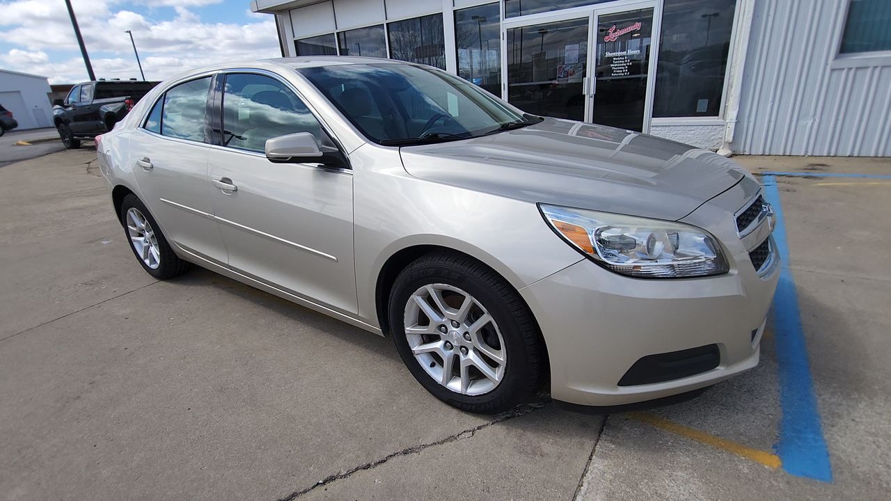 2013 Chevrolet Malibu 1LT photo 2