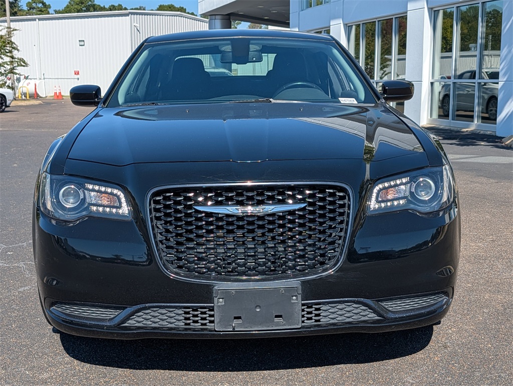 Used 2019 Chrysler 300 Touring with VIN 2C3CCAAG6KH675960 for sale in Madison, MS