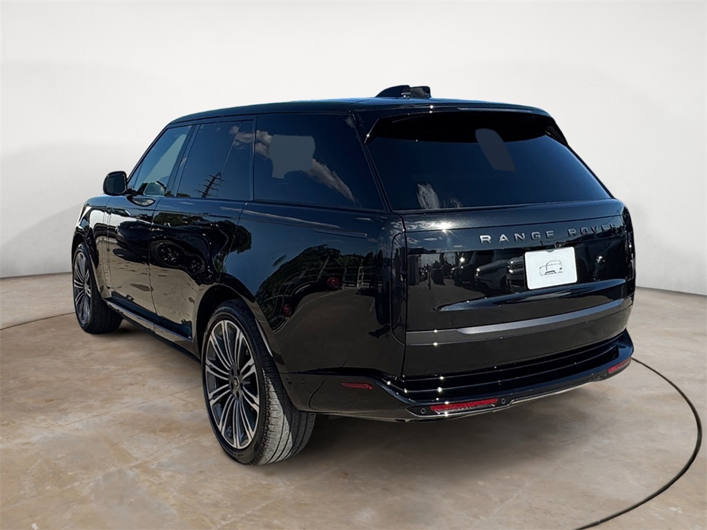 2025 Land Rover Range Rover SE photo 3