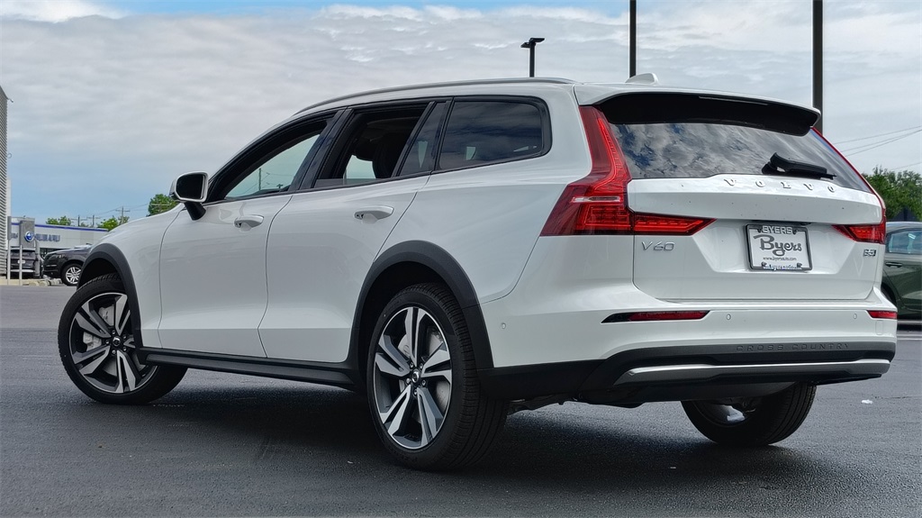 2026 Volvo V60 Cross Country B5 Plus photo 4