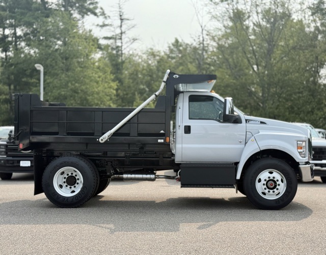 2026 Ford F-650 photo 3
