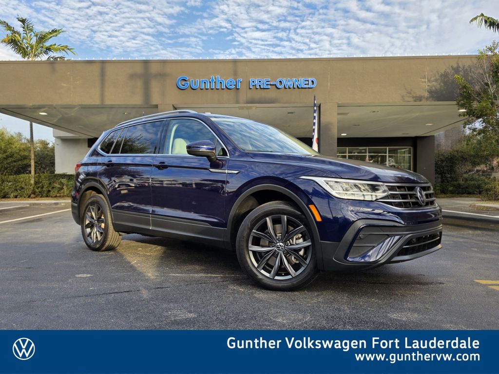 2023 Volkswagen Tiguan SE's photo