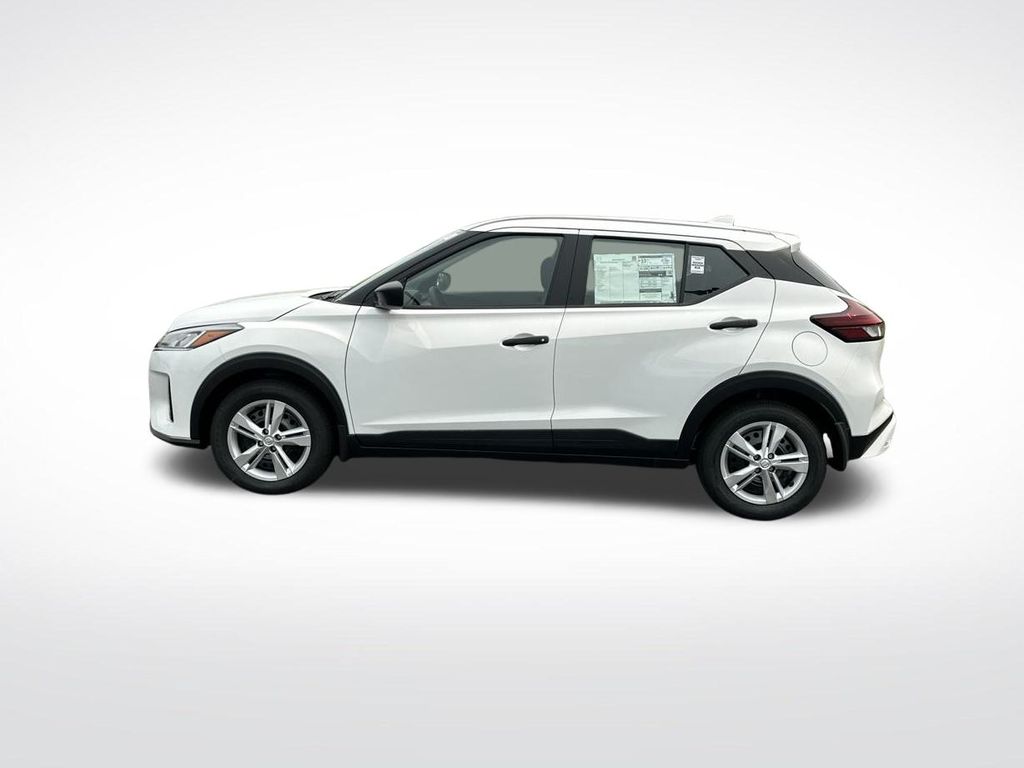 2025 Nissan Kicks Play S photo 2