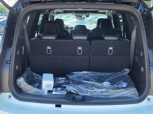 2025 Nissan Armada photo 3