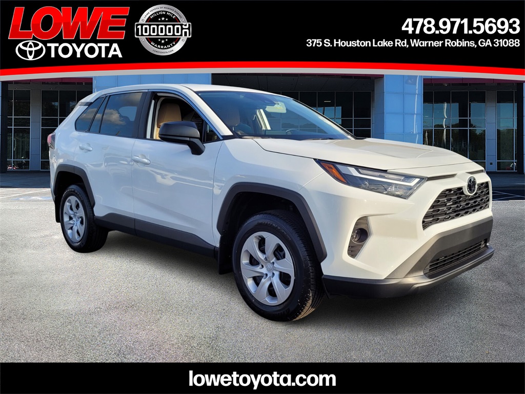 2025 Toyota RAV4 LE's photo