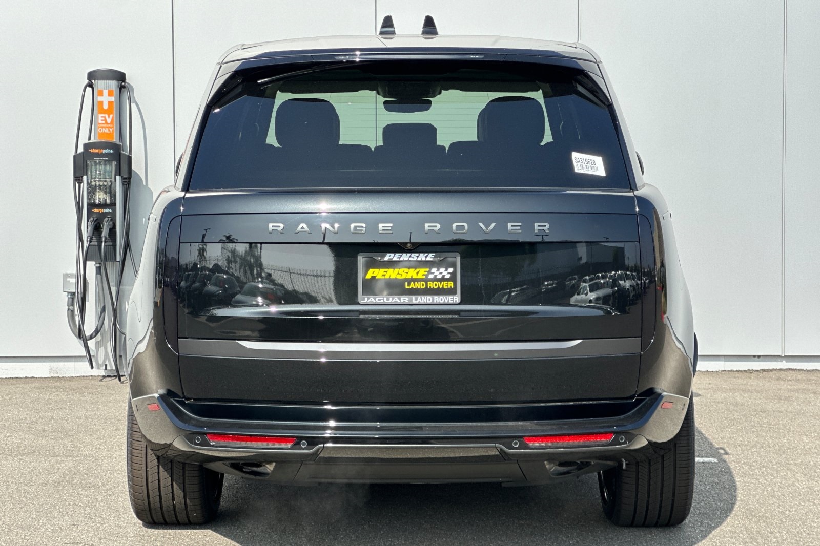 2025 Land Rover Range Rover SE photo 4