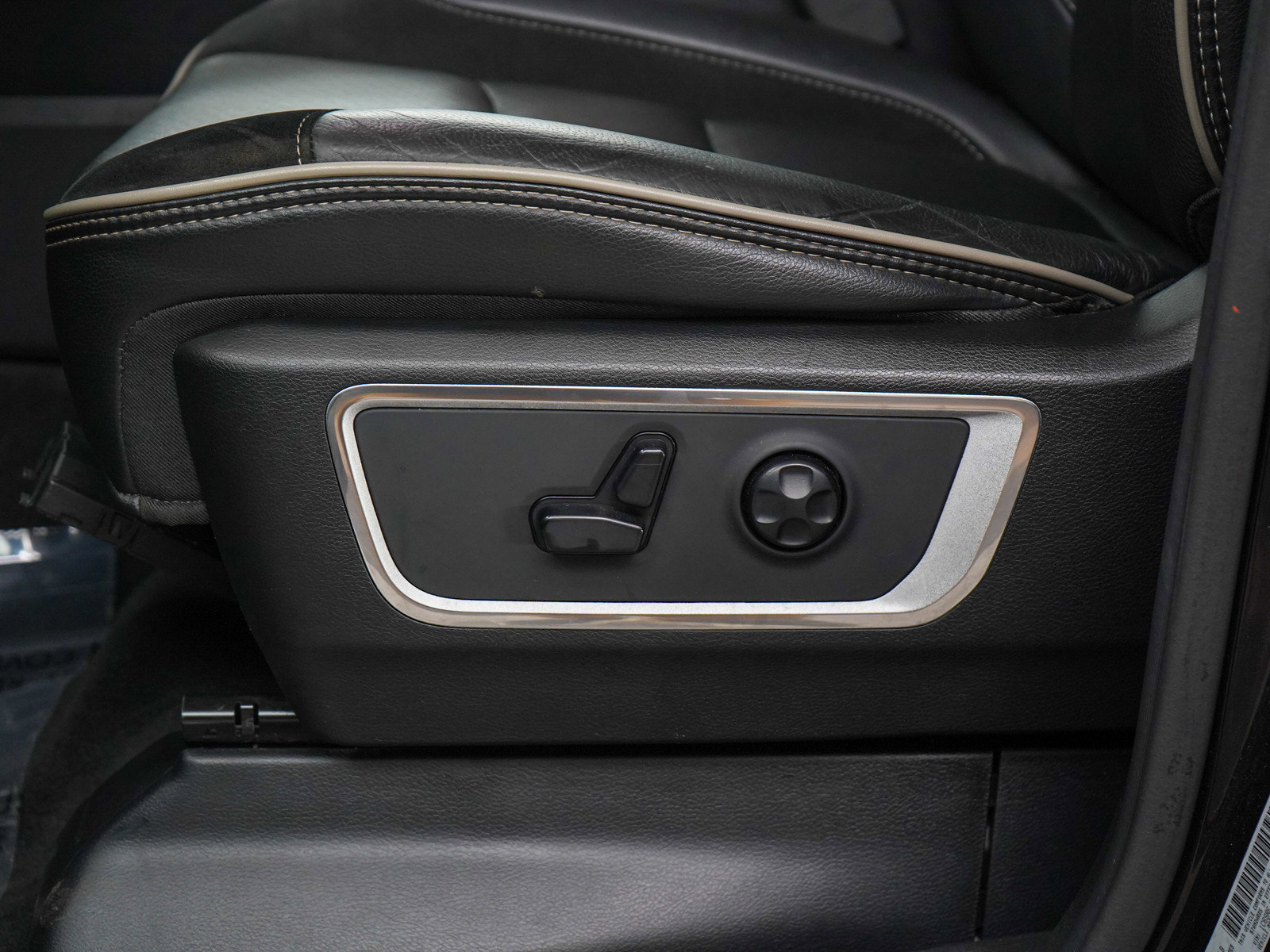 2019 Ram 1500 Laramie photo 19