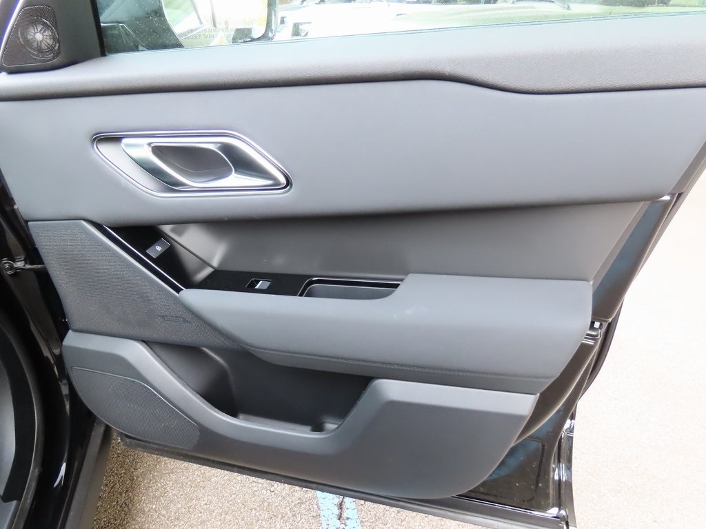 2025 Land Rover Range Rover Velar SE photo 12