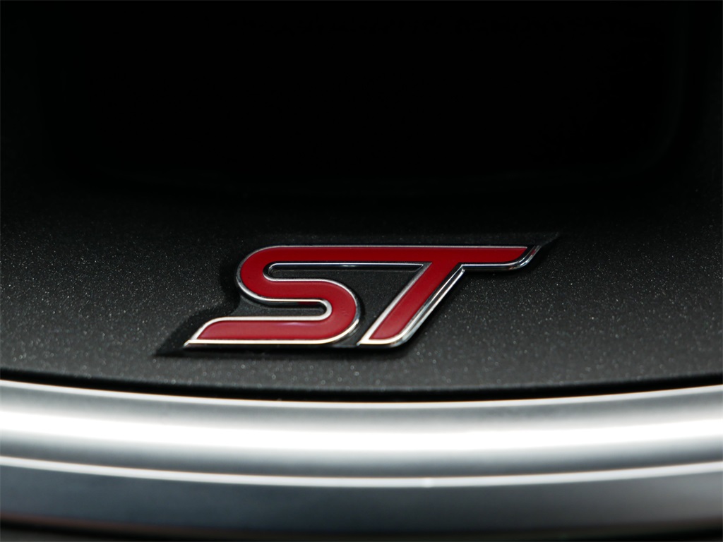 2024 Ford Explorer ST photo 24