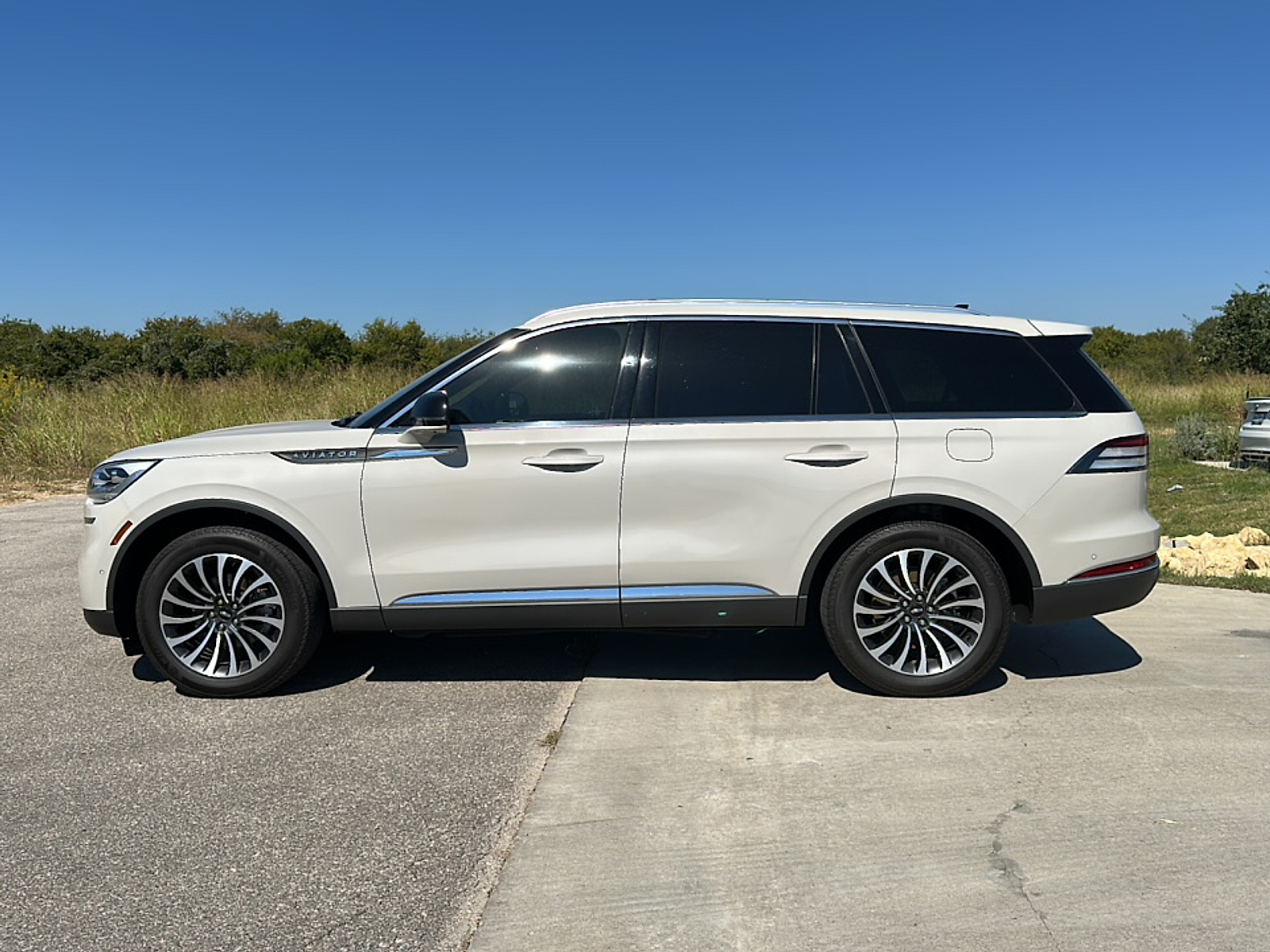 2023 Lincoln Aviator Reserve photo 3