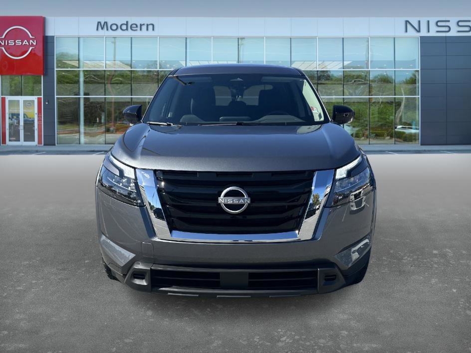 2024 Nissan Pathfinder S photo 2