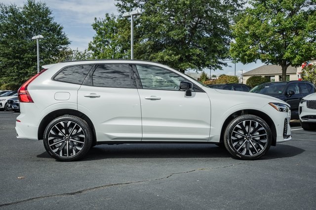 2026 Volvo XC60 B5 photo 3