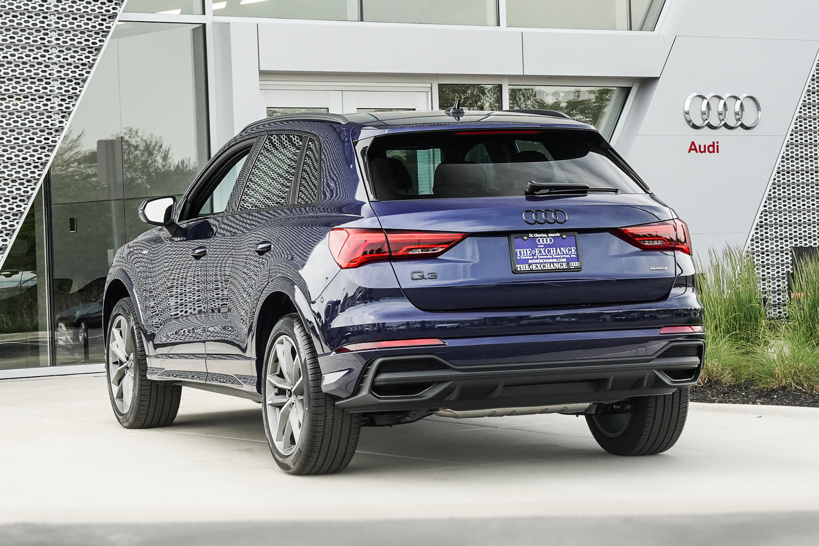 2025 Audi Q3 S line Premium photo 4
