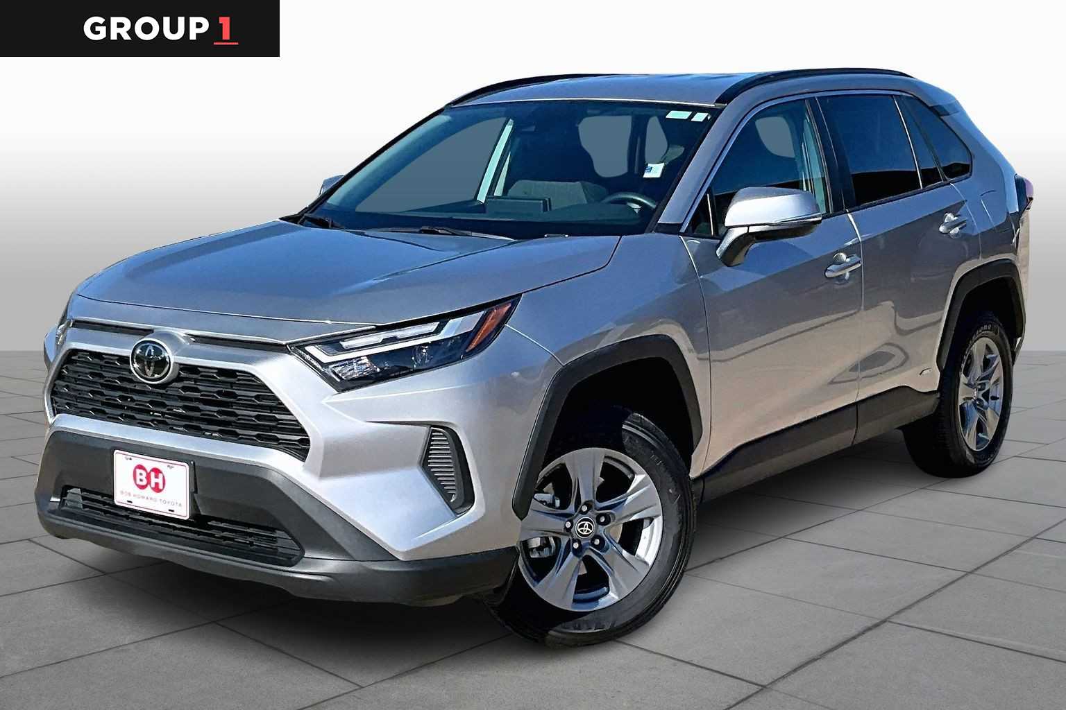 2025 Toyota RAV4 XLE's photo