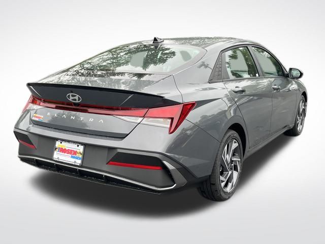 2025 Hyundai Elantra SEL Sport photo 4