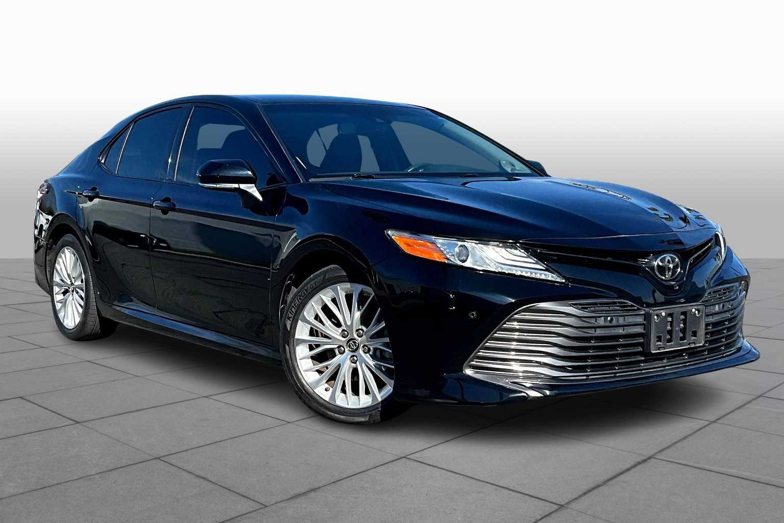 2018 Toyota Camry XLE photo 2