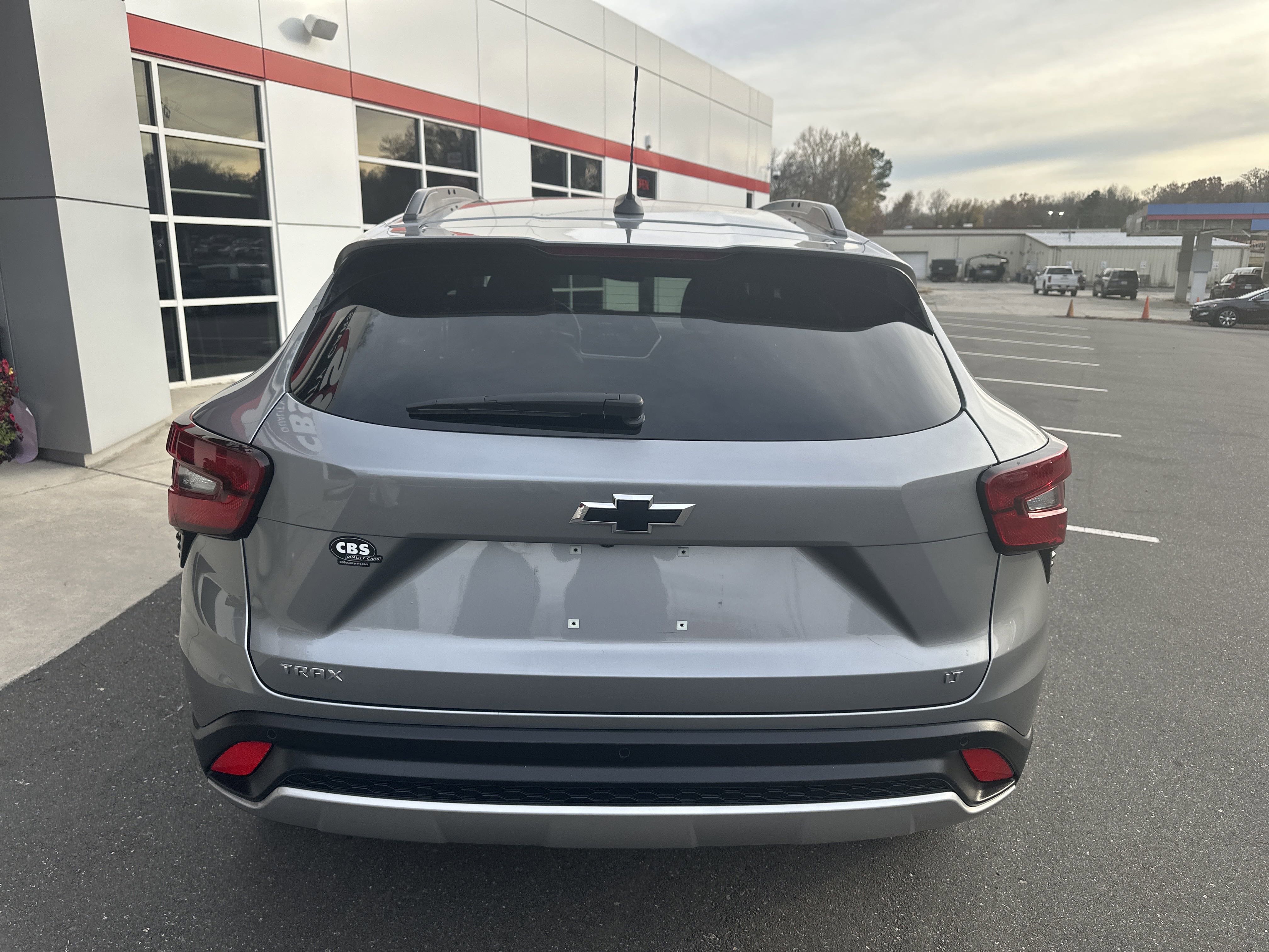 2024 Chevrolet Trax LT photo 2