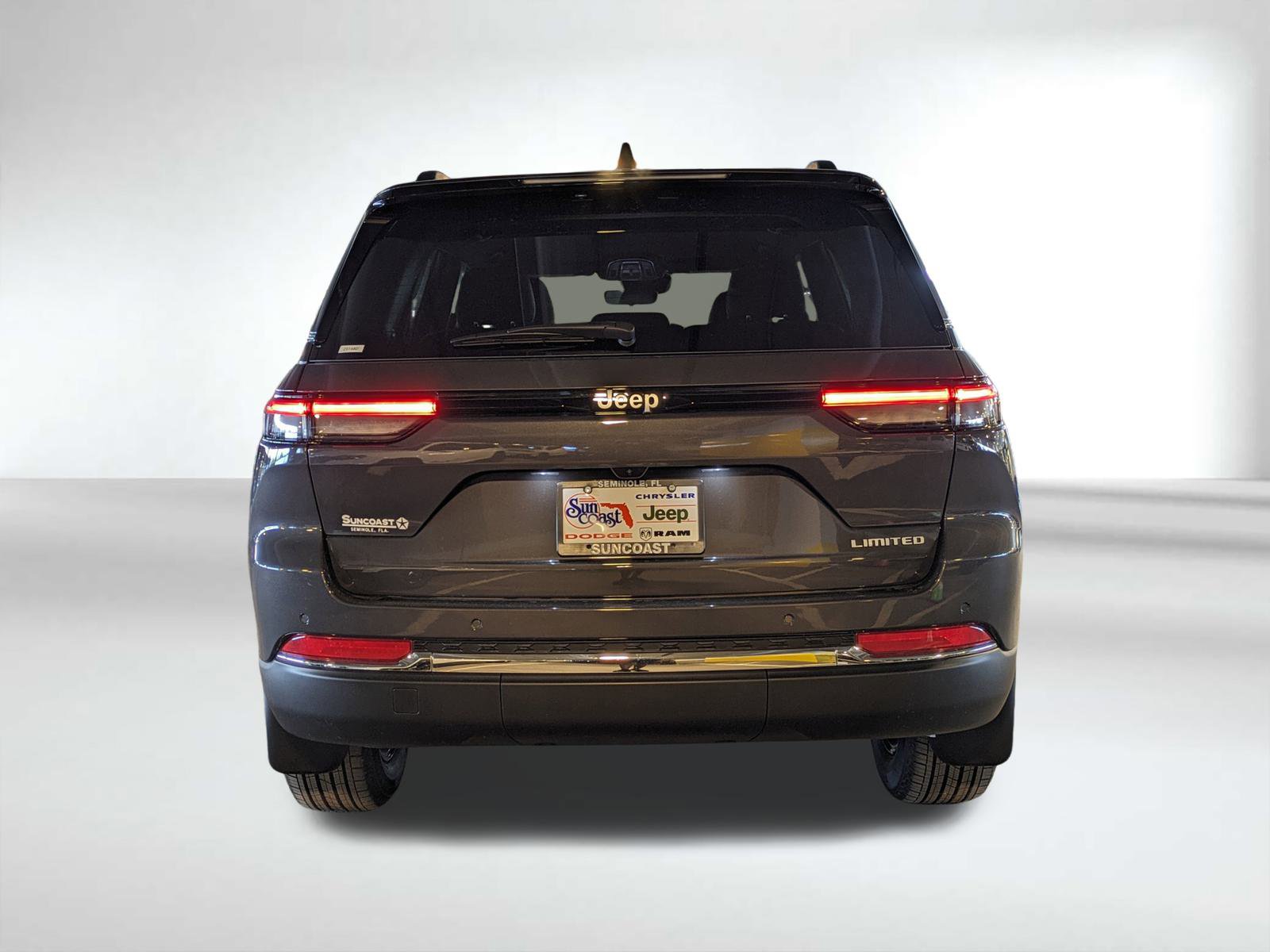 2025 Jeep Grand Cherokee Limited photo 3