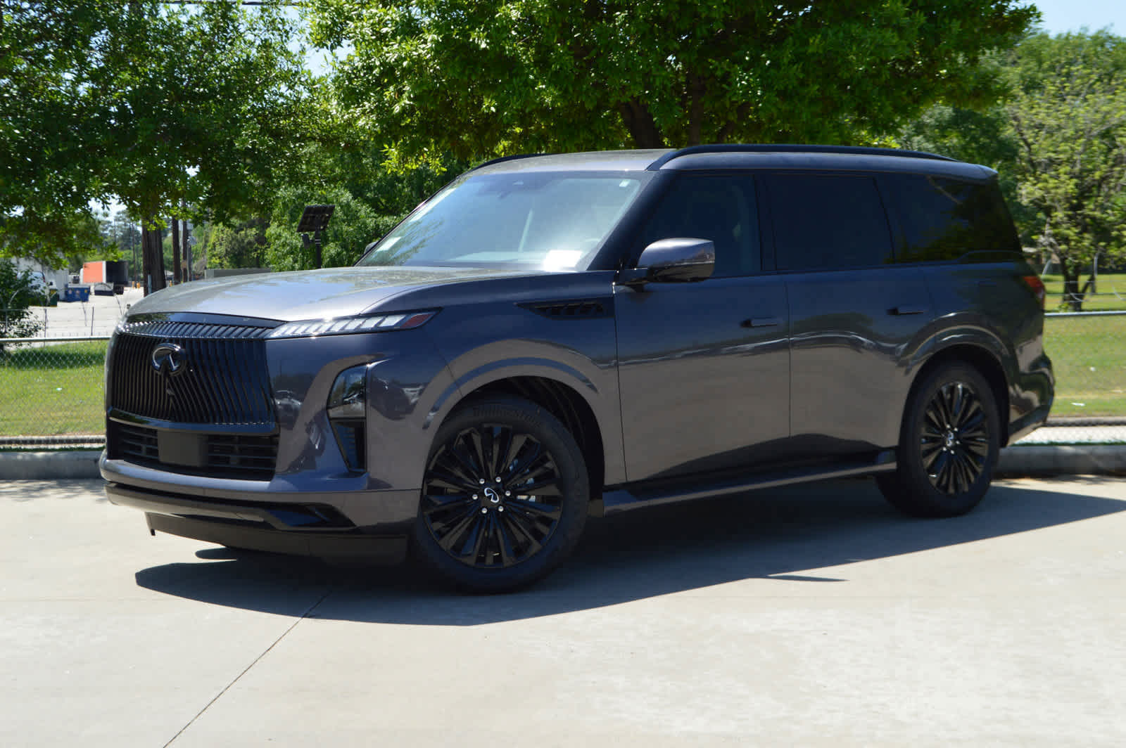 2025 INFINITI QX80 LUXE