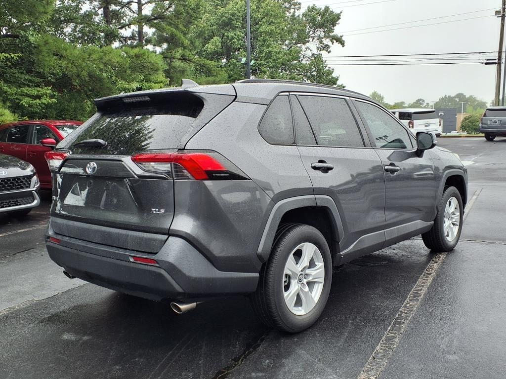 2020 Toyota RAV4 XLE photo 4