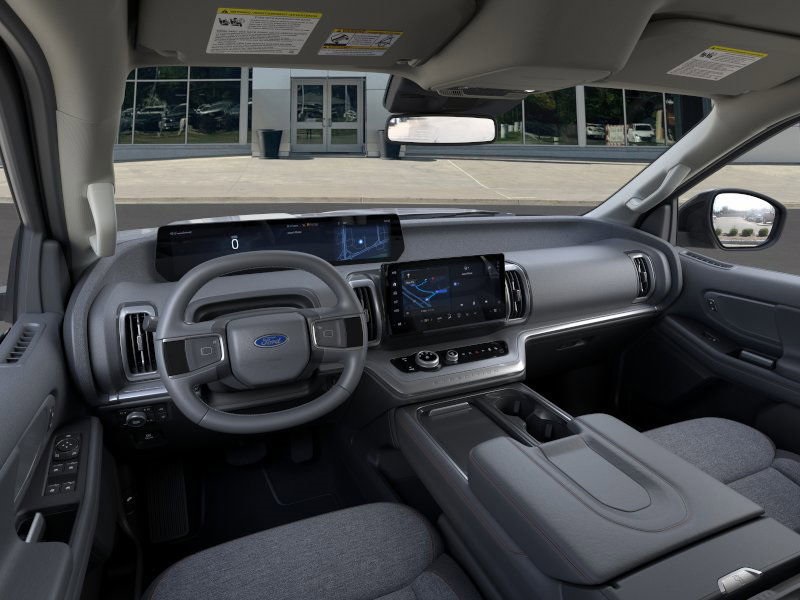 2025 Ford Expedition photo 8