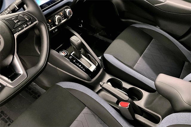 2025 Nissan Versa 1.6 SV photo 8