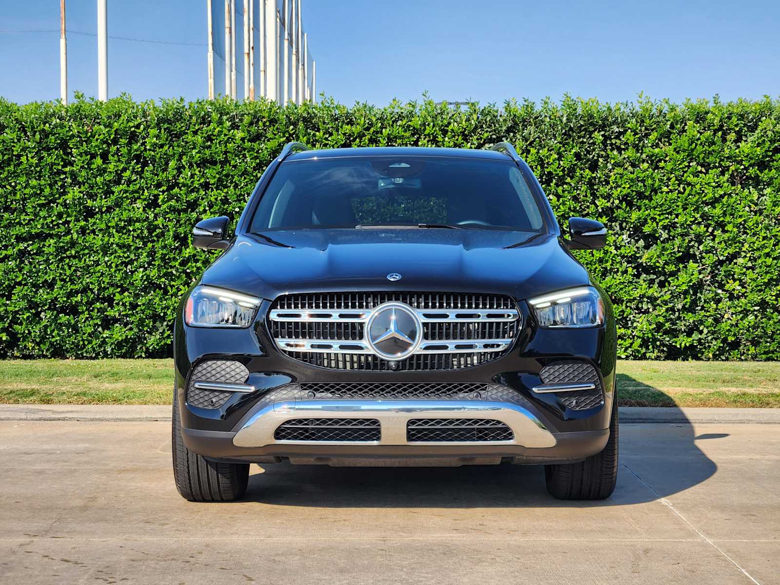 2025 Mercedes Benz GLE 450 4MATIC photo 2
