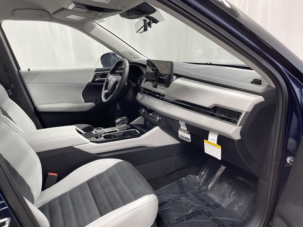 2025 Mitsubishi Outlander SE photo 24
