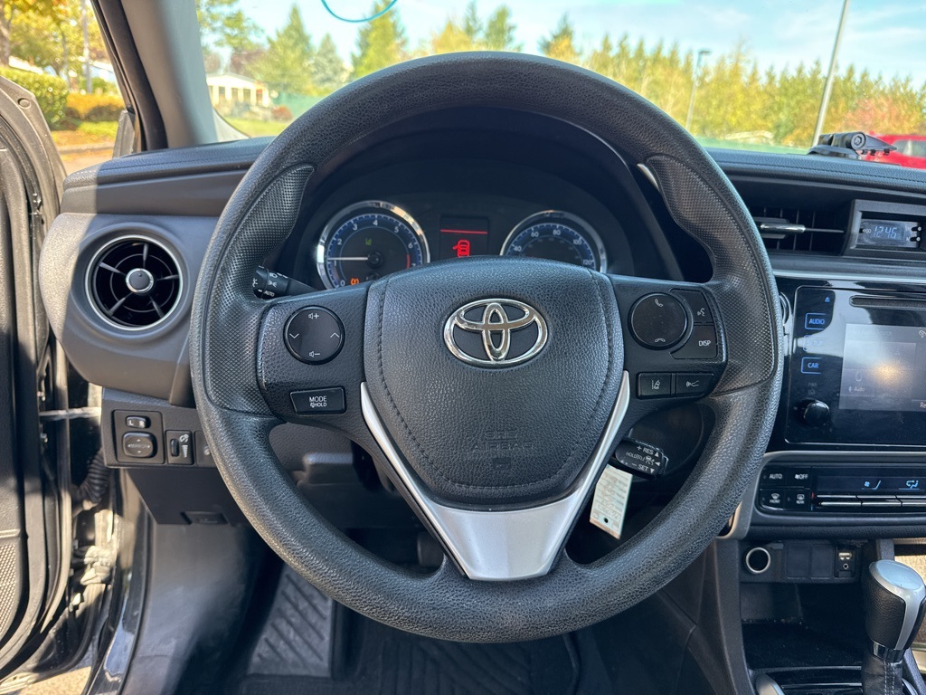 2017 Toyota Corolla LE photo 10