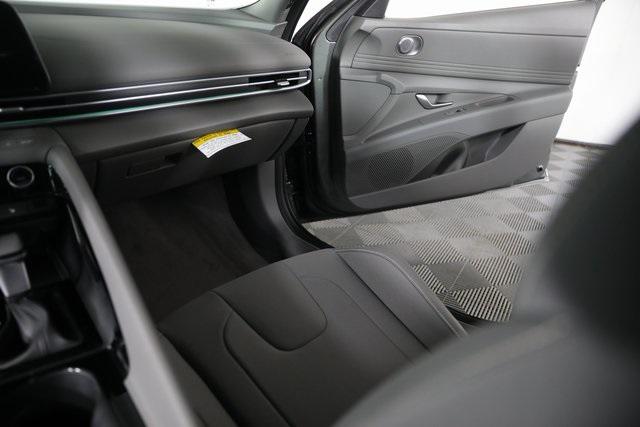 2025 Hyundai Elantra SEL Convenience photo 17