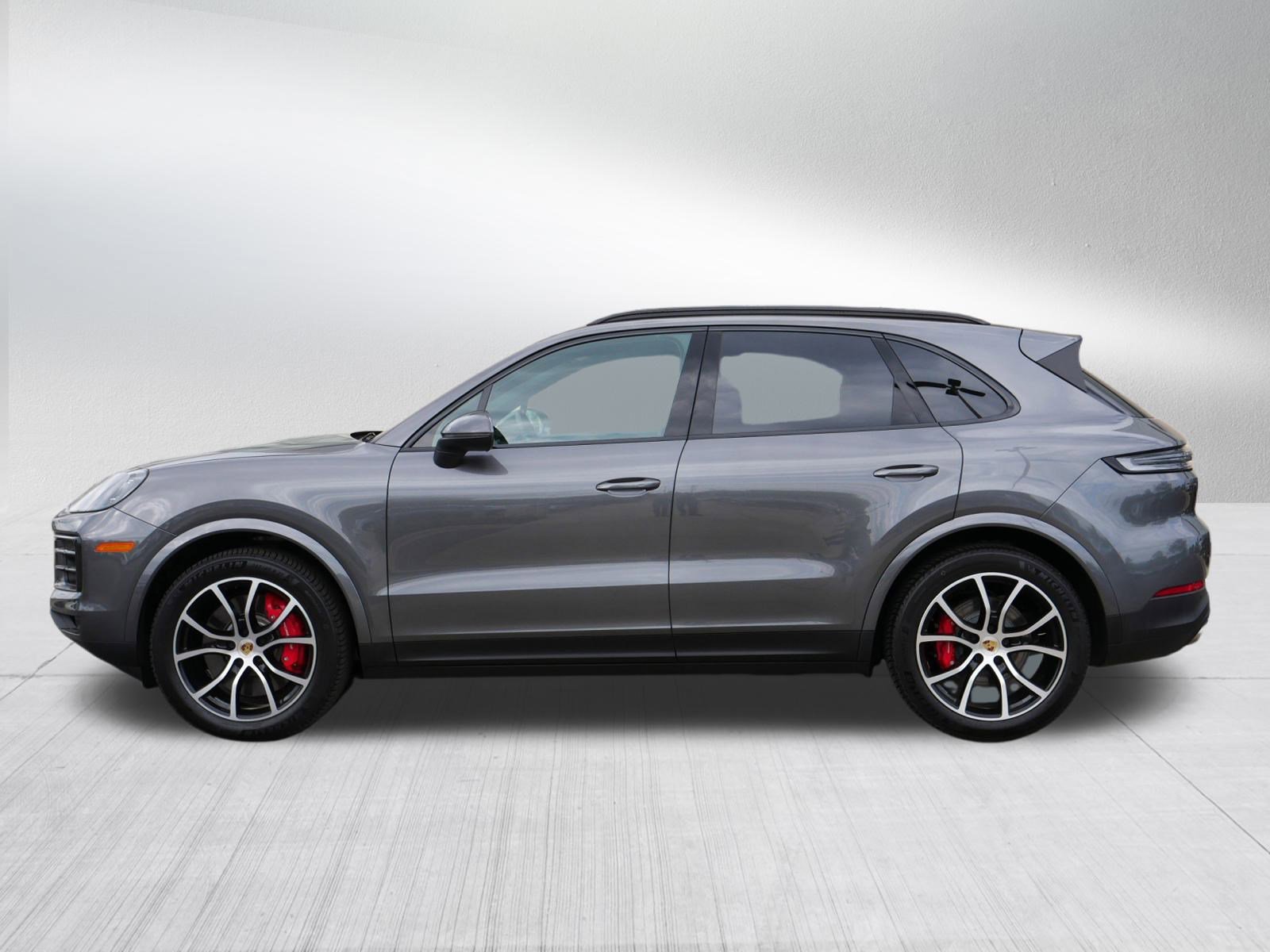 2024 Porsche Cayenne S photo 4