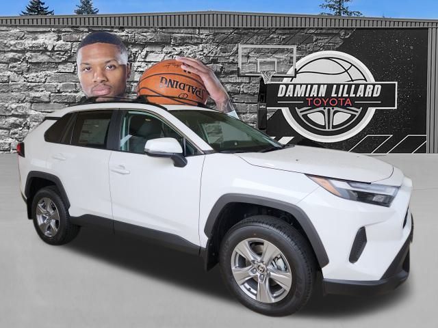 2025 Toyota RAV4 XLE's photo