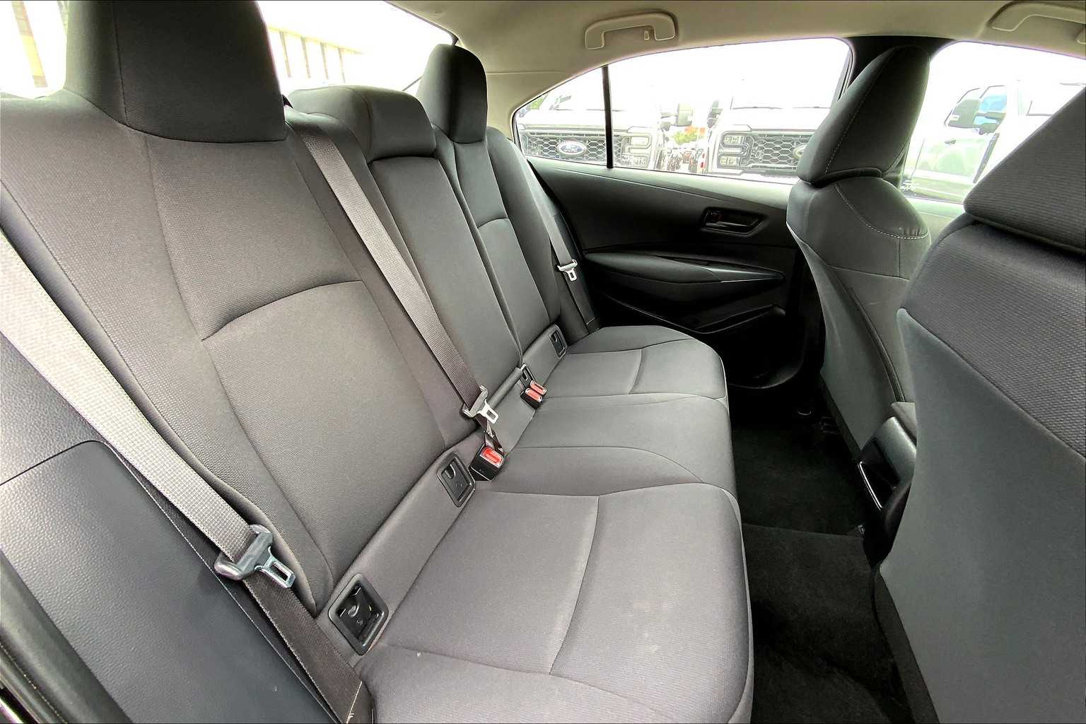 2022 Toyota Corolla LE photo 36