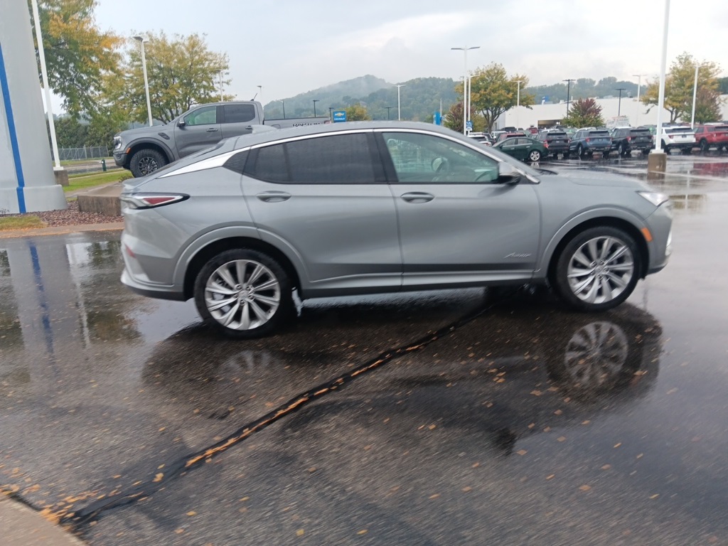 2024 Buick Envista Avenir photo 2