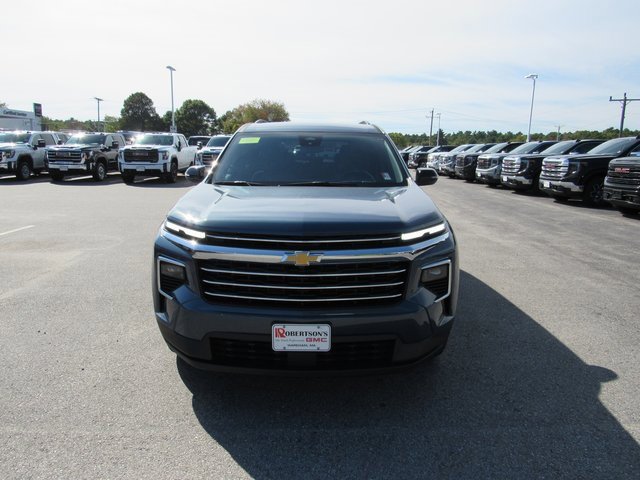 2025 Chevrolet Traverse photo 2