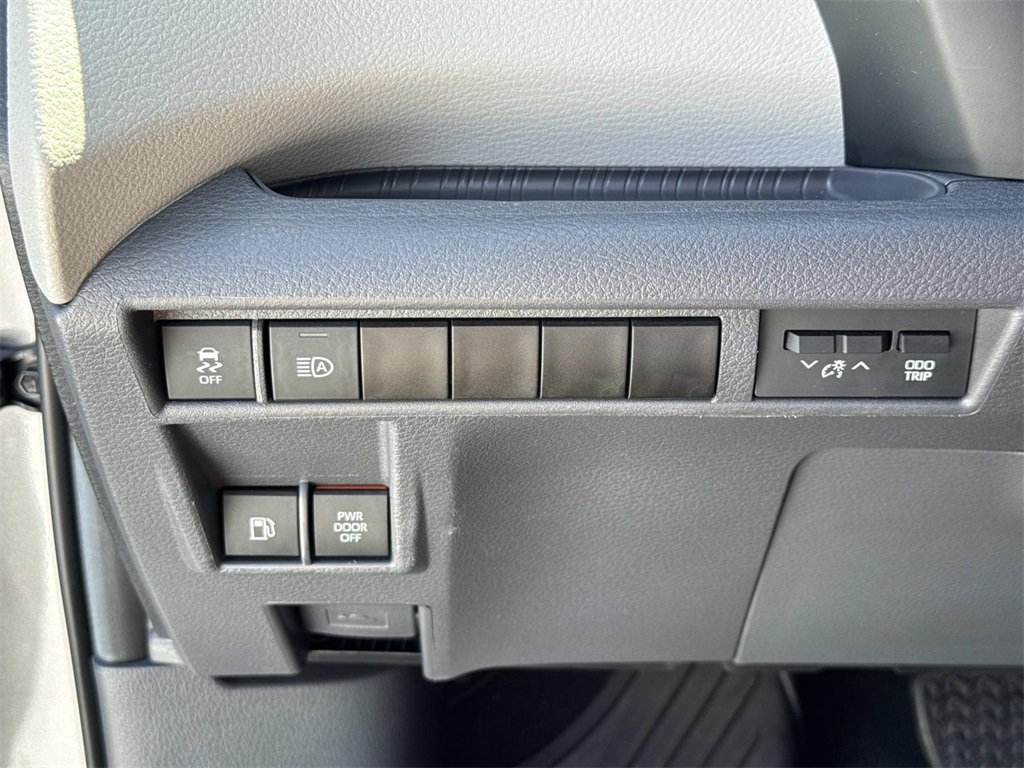 2024 Toyota Sienna LE photo 18