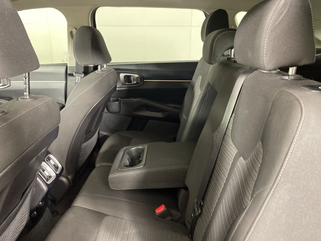 2022 Kia Sorento LX photo 23