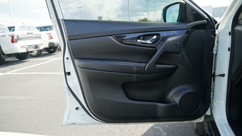 2018 Nissan Rogue SL photo 12
