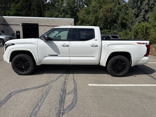 2022 Toyota Tundra SR5 photo 2