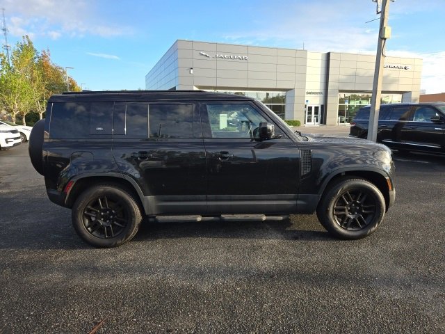 2024 Land Rover Defender S photo 3