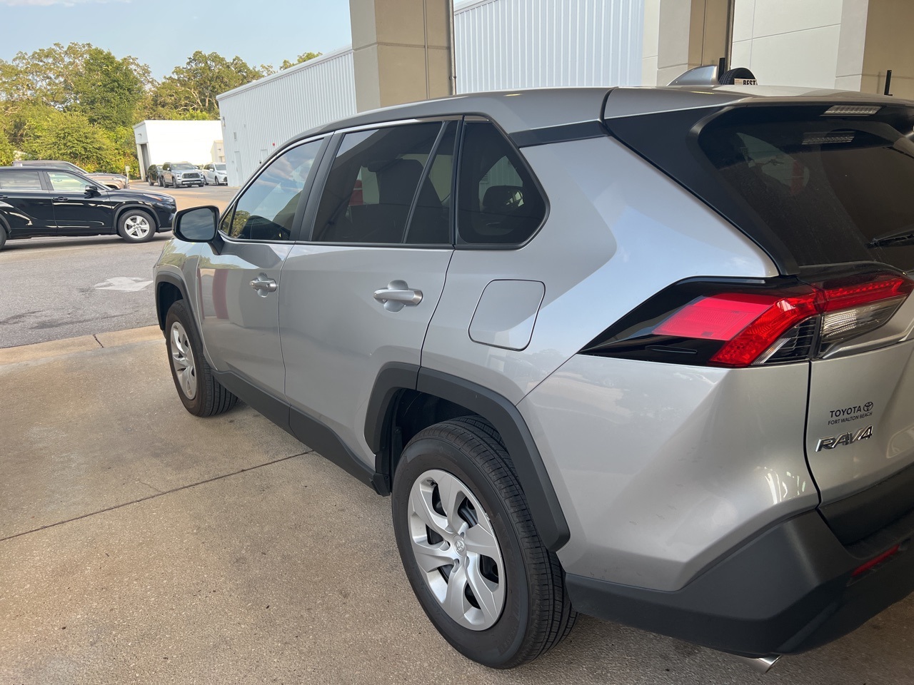 2025 Toyota RAV4 LE photo 4