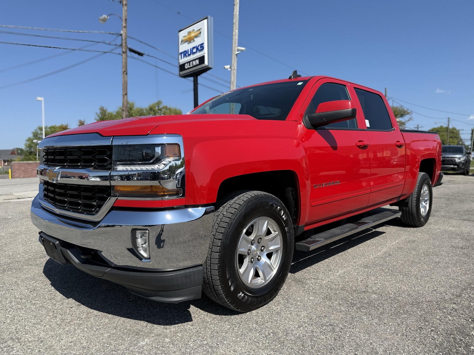 2017 Chevrolet Silverado 1500 LT photo 2