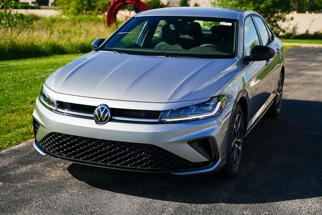 2025 Volkswagen Jetta 1.5T Sport photo 3