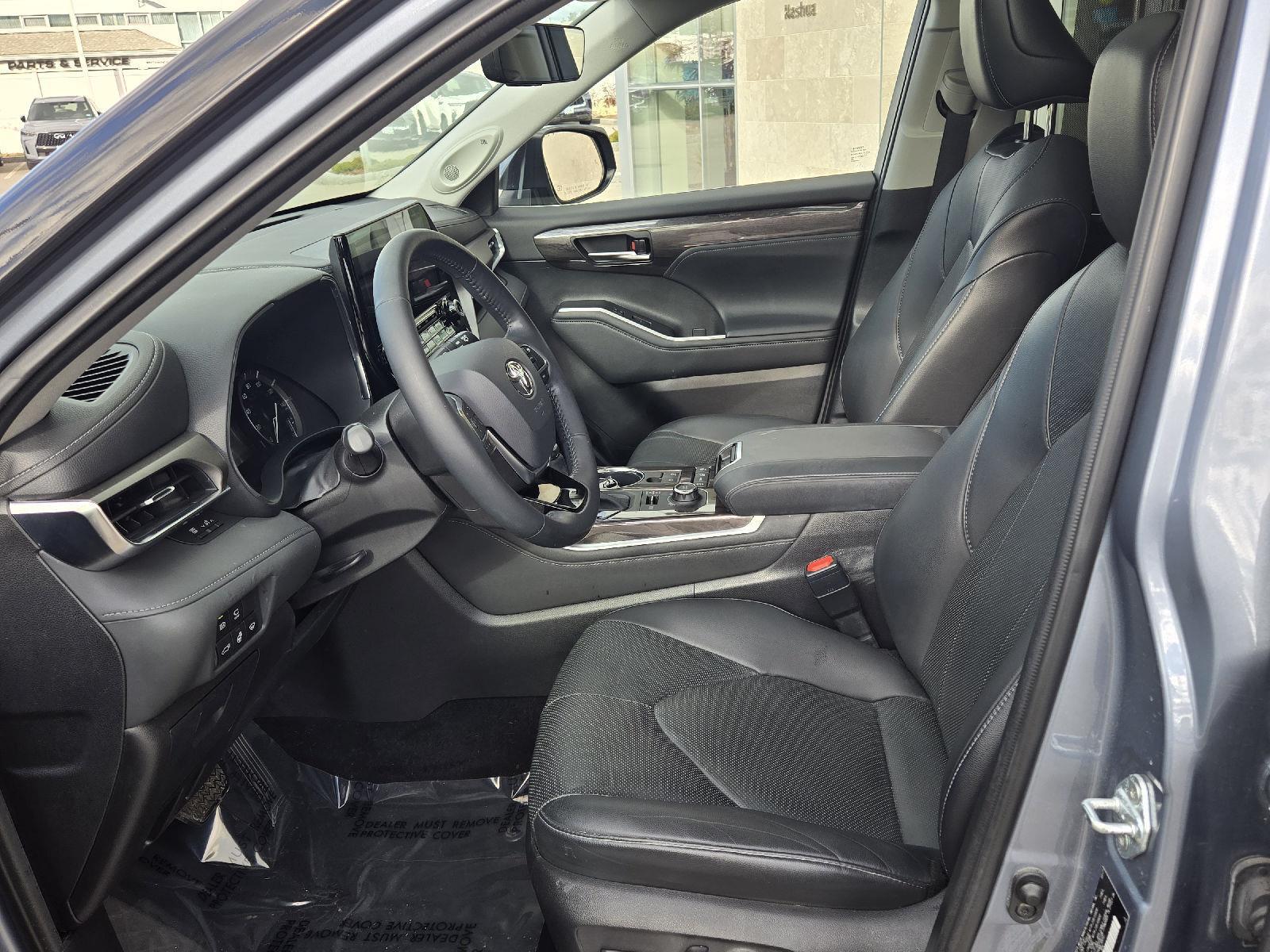 2021 Toyota Highlander Limited photo 3